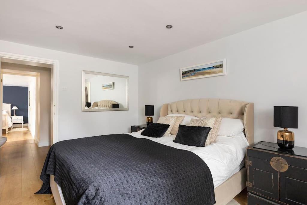 2 Double Bedroom Large Modern Self Contained Apartment Free Parking Camberley Exterior photo